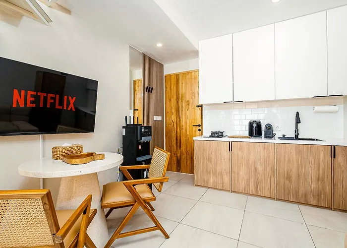 Aesthetic 1br Mezzanine Casa Vanille With Private Pool Near -bali 乌鲁瓦图